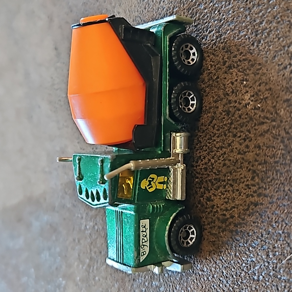 Matchbox 1981 Peterbuilt Cement Mixer